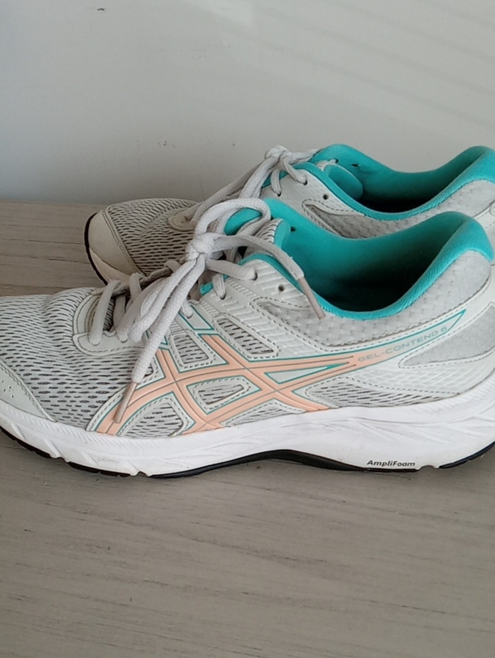 Asics sz 9W  Gel Contend 6